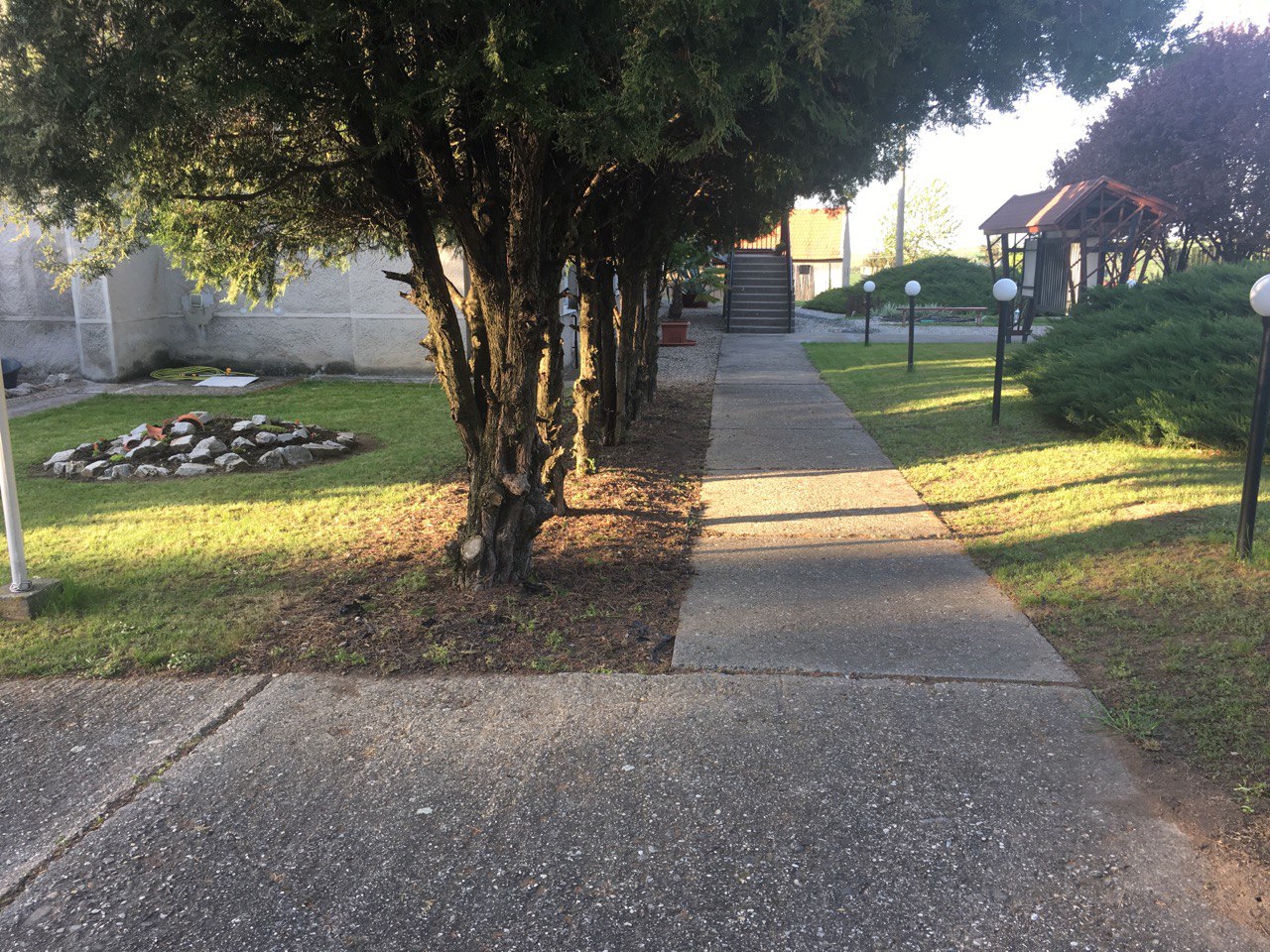 Príchod z Parkoviska do budovy 